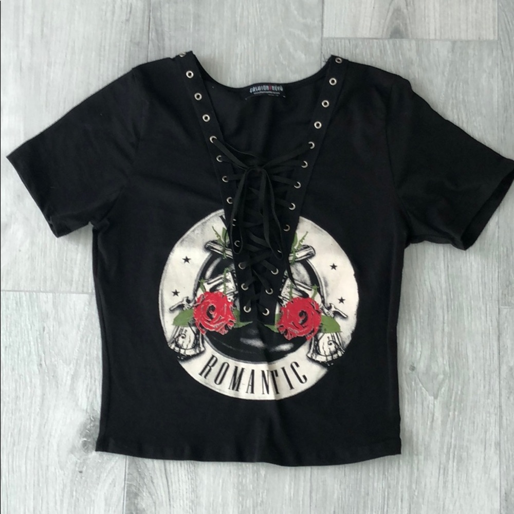 Rock lace front crop t